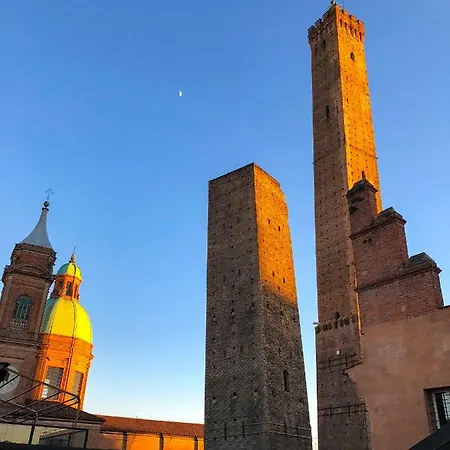 Asinelli Panoramic Rooftop, In Front Of The Two Towers * Boloňa