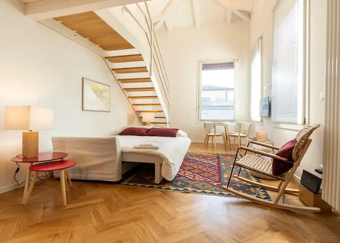 Asinelli Panoramic Rooftop, In Front Of The Two Towers * 볼로냐