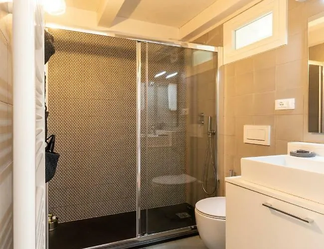 Asinelli Panoramic Rooftop, In Front Of The Two Towers 아파트