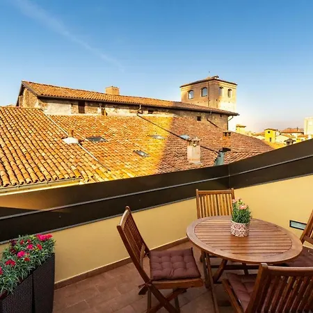Asinelli Panoramic Rooftop, In Front Of The Two Towers Apartment *
