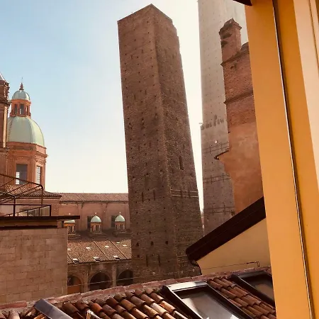Asinelli Panoramic Rooftop, In Front Of The Two Towers Apartment *