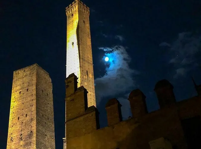 شقة Asinelli Panoramic Rooftop, In Front Of The Two Towers *