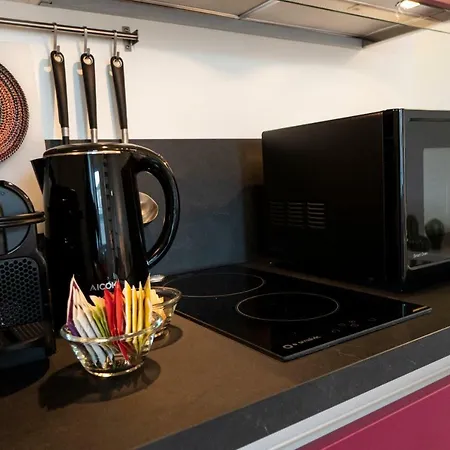 Asinelli Panoramic Rooftop, In Front Of The Two Towers Διαμέρισμα