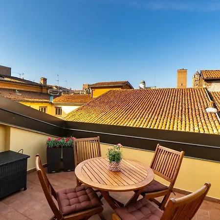 Διαμέρισμα Asinelli Panoramic Rooftop, In Front Of The Two Towers *